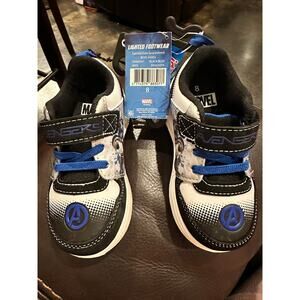 Avengers, toddler boys license sneaker shoes Size 8 Light Up